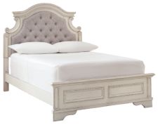 Realyn Full Panel Bed